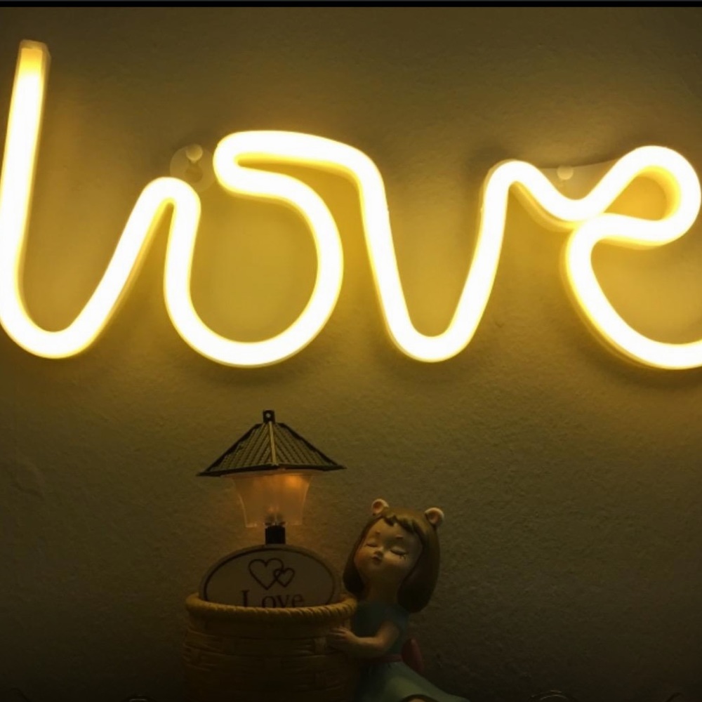 🟡🟡LOVE  neon sign !!🟡🟡